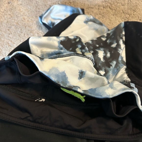 Lululemon size 2 cropped leggings 21’ - Picture 4 of 4